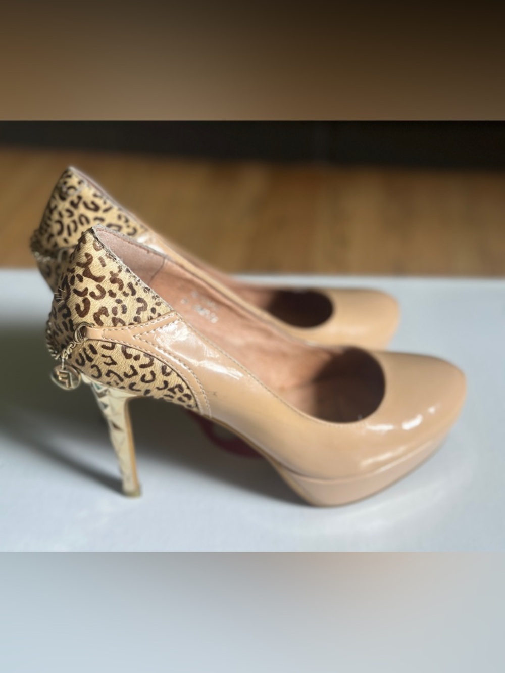 Fondberyl women’s sandal size 6.5 excellent condition